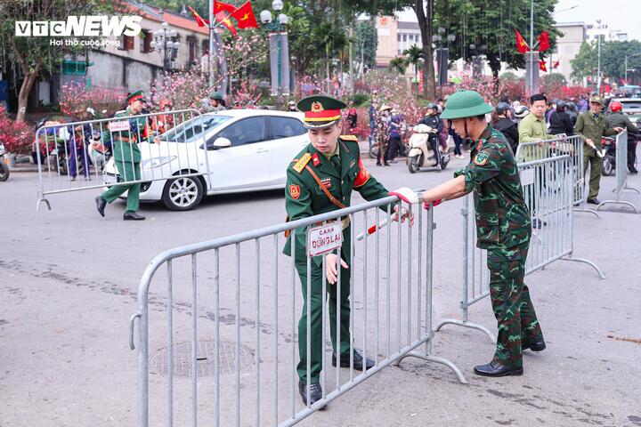 To&agrave;n cảnh trận địa ph&aacute;o hoa ở H&agrave; Nội ch&agrave;o mừng năm mới B&iacute;nh Ngọ 2026 - Ảnh 8.
