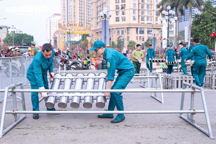 To&agrave;n cảnh trận địa ph&aacute;o hoa ở H&agrave; Nội ch&agrave;o mừng năm mới B&iacute;nh Ngọ 2026 - Ảnh 5.