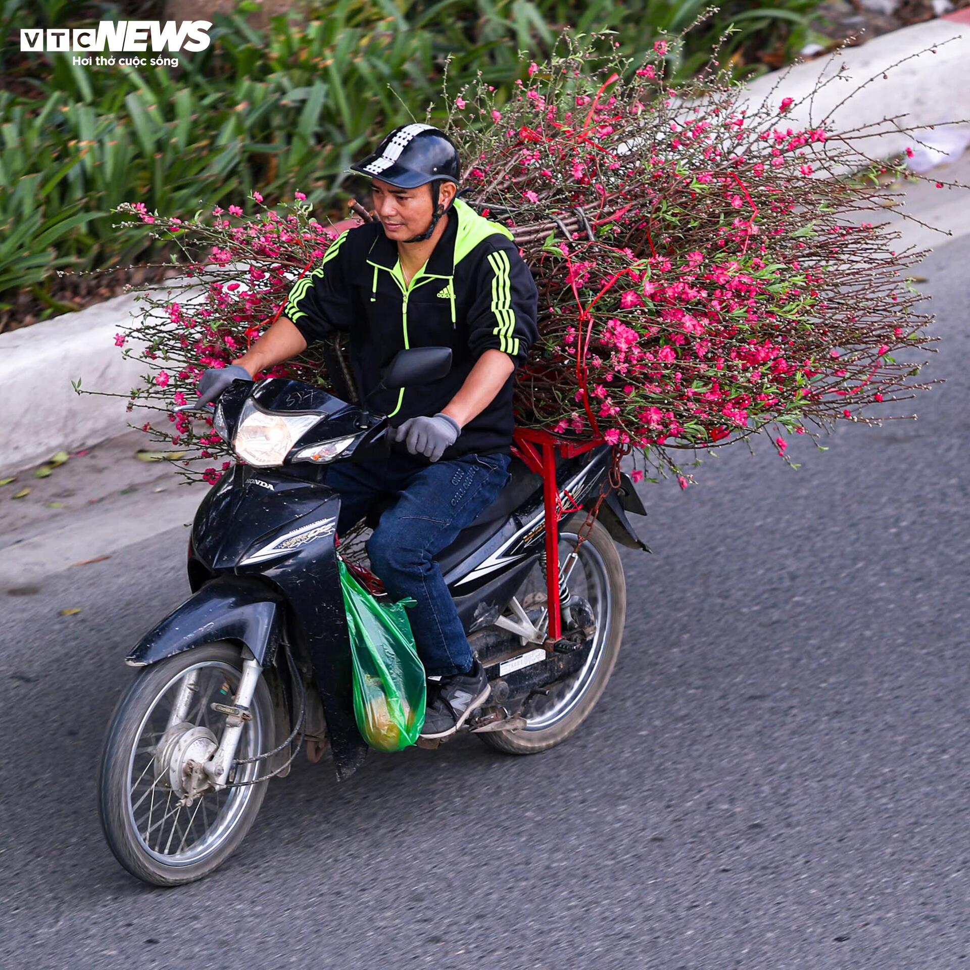 H&agrave; Nội th&ocirc;ng tho&aacute;ng, y&ecirc;n b&igrave;nh ng&agrave;y 29 Tết - Ảnh 11.