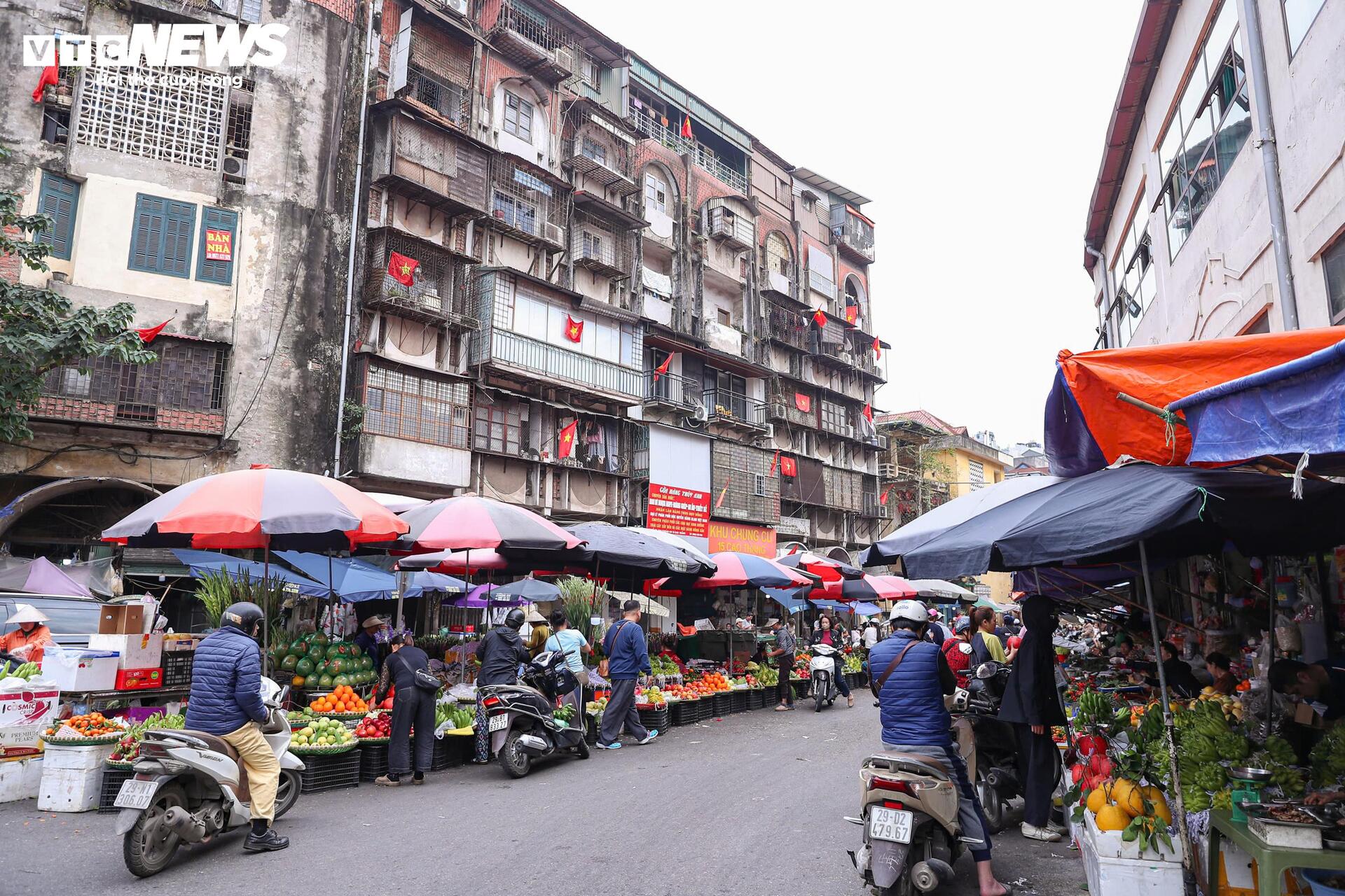 H&agrave; Nội th&ocirc;ng tho&aacute;ng, y&ecirc;n b&igrave;nh ng&agrave;y 29 Tết - Ảnh 9.