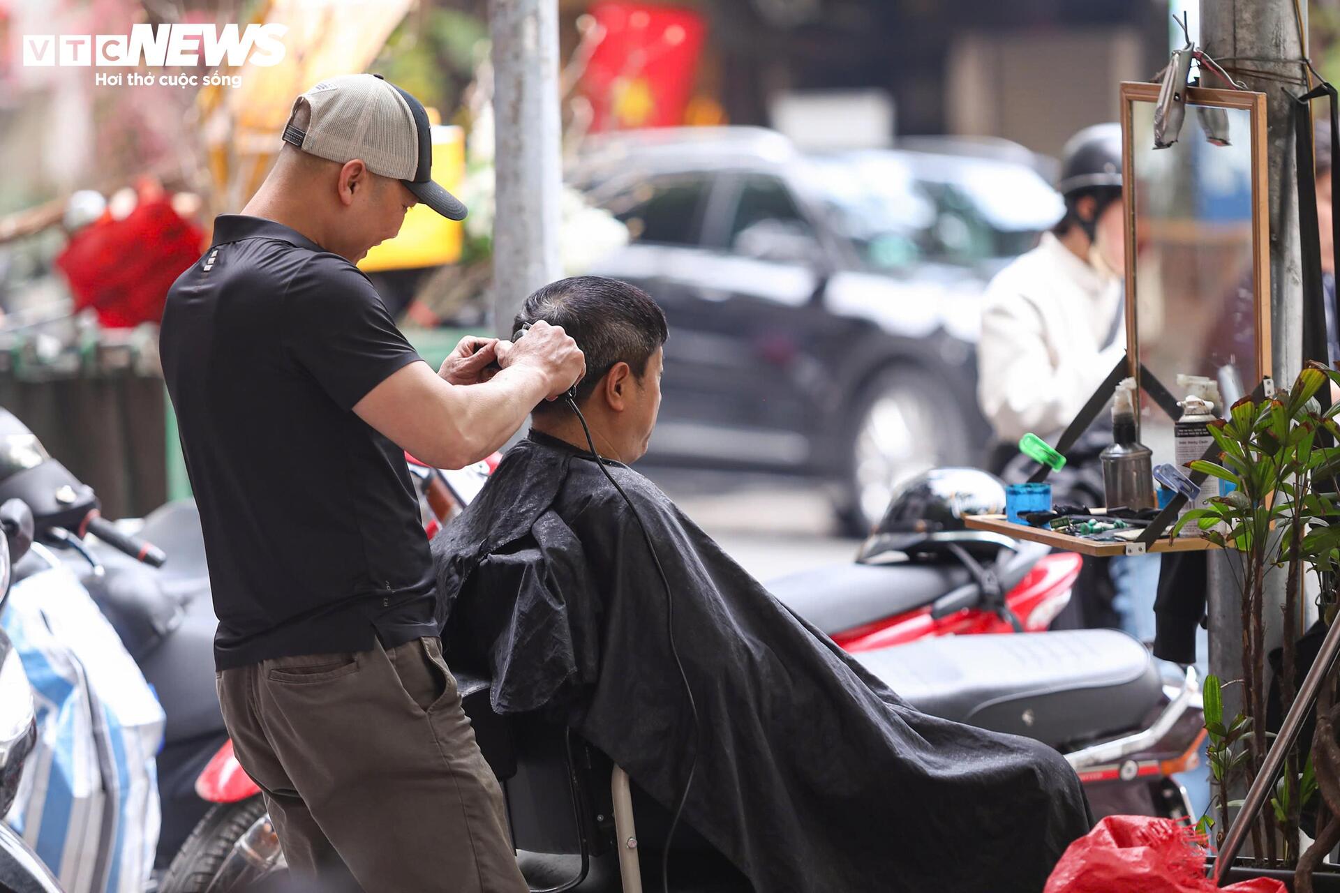 H&agrave; Nội th&ocirc;ng tho&aacute;ng, y&ecirc;n b&igrave;nh ng&agrave;y 29 Tết - Ảnh 10.