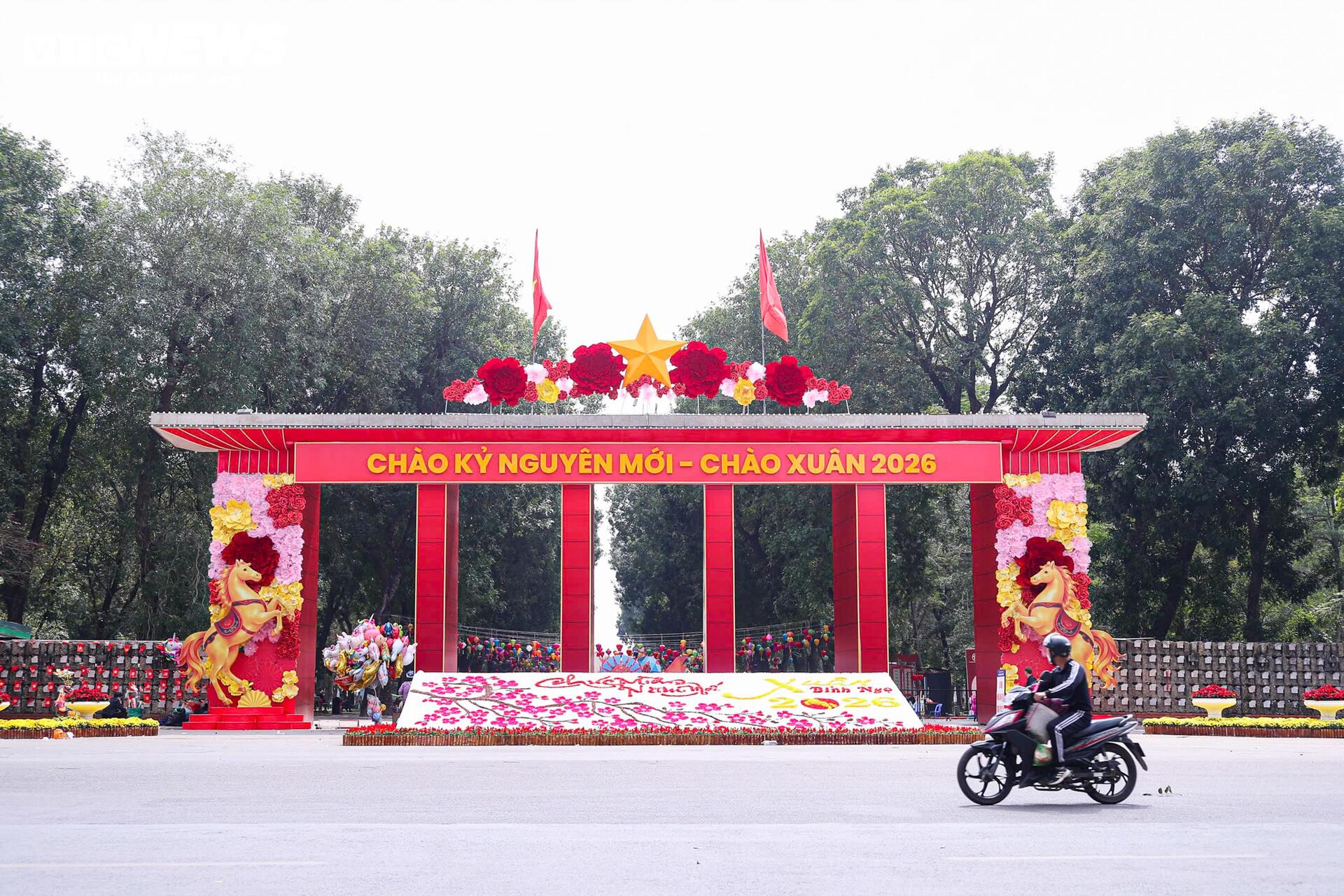 H&agrave; Nội th&ocirc;ng tho&aacute;ng, y&ecirc;n b&igrave;nh ng&agrave;y 29 Tết - Ảnh 5.