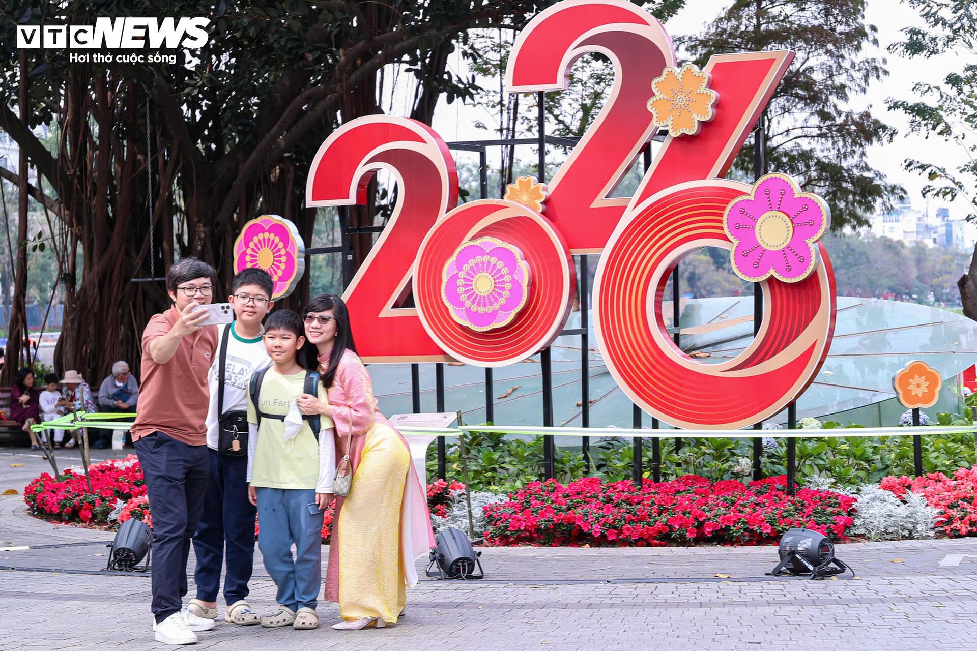 H&agrave; Nội th&ocirc;ng tho&aacute;ng, y&ecirc;n b&igrave;nh ng&agrave;y 29 Tết - Ảnh 6.