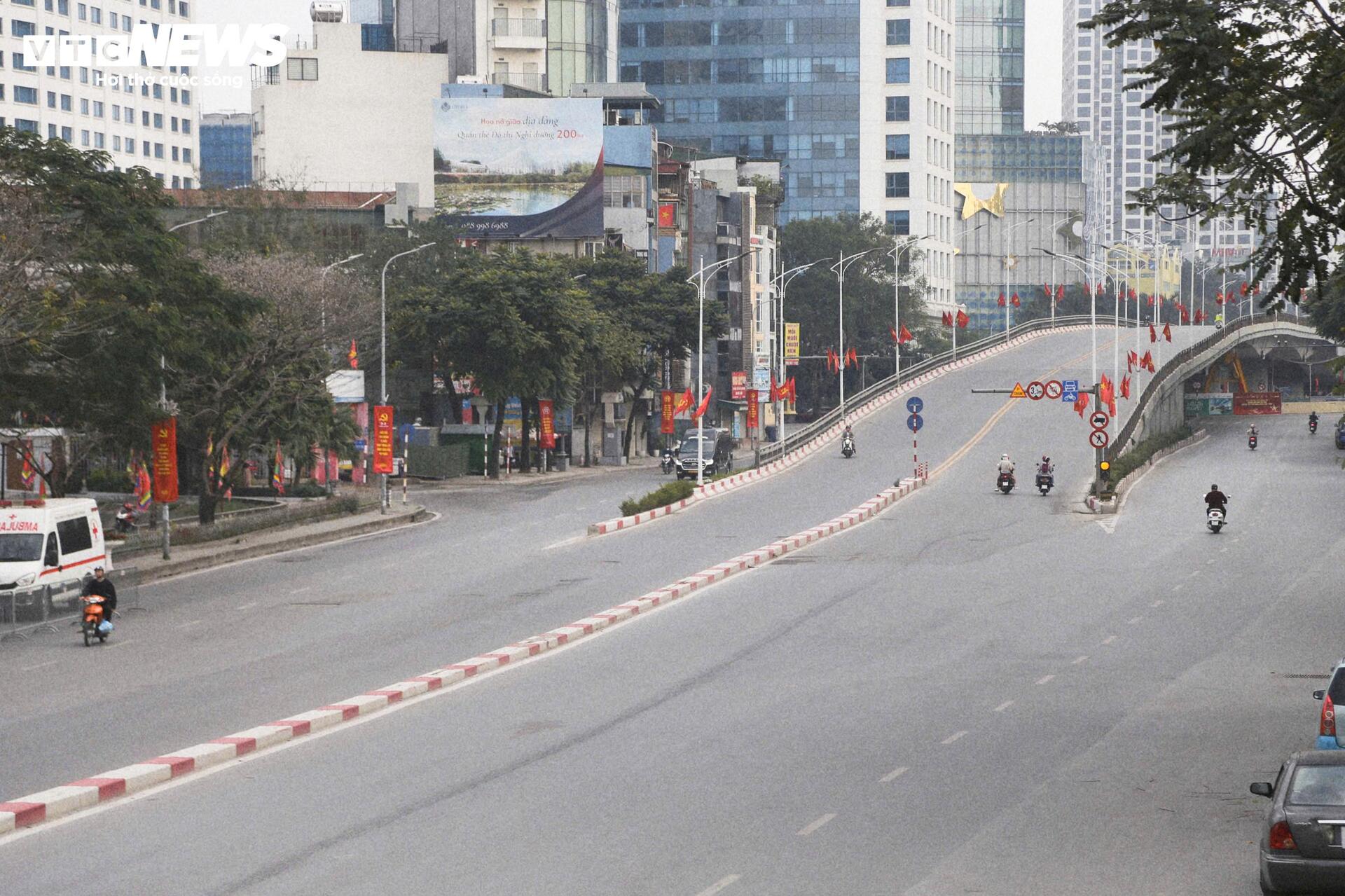 H&agrave; Nội th&ocirc;ng tho&aacute;ng, y&ecirc;n b&igrave;nh ng&agrave;y 29 Tết - Ảnh 3.