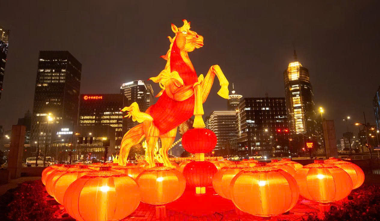 Năm Ngựa Lửa 2026: Kh&ocirc;ng kh&iacute; Tết rực đỏ v&agrave; l&agrave;n s&oacute;ng di chuyển kỷ lục- Ảnh 1.