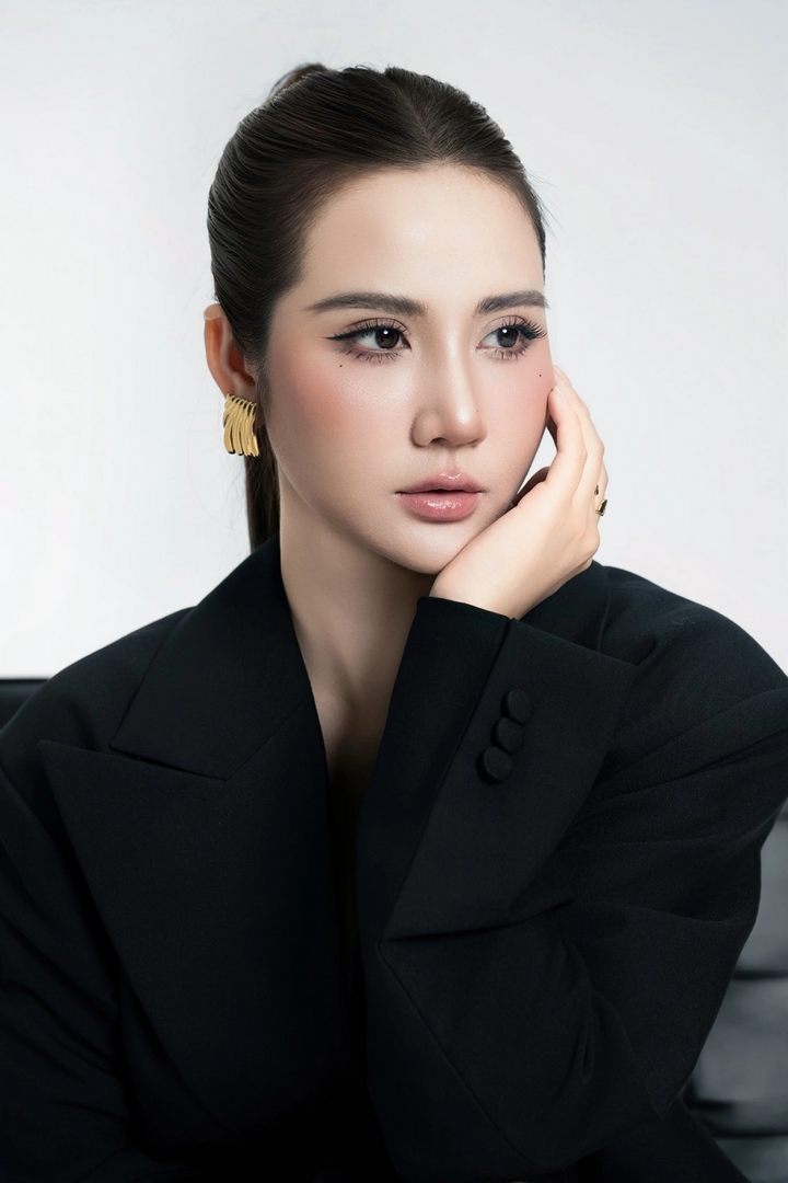 Cuộc sống mỹ nh&acirc;n phim giờ v&agrave;ng tuổi Ngọ: Độc th&acirc;n, sang chảnh chuẩn 'ph&uacute; b&agrave;' - Ảnh 1.