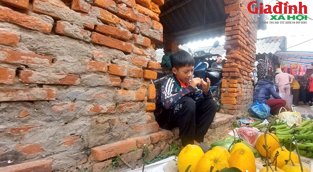 Chợ Vé cuối năm - Nơi lưu giữ những hoài niệm tìm về ký ức xưa - Ảnh 15. Chợ Vé cuối năm - Nơi lưu giữ những hoài niệm tìm về ký ức xưa - Ảnh 15.