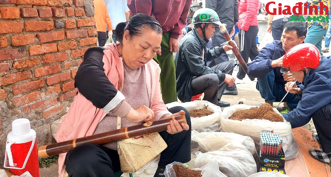 Chợ Vé cuối năm - Nơi lưu giữ những hoài niệm tìm về ký ức xưa - Ảnh 16. Chợ Vé cuối năm - Nơi lưu giữ những hoài niệm tìm về ký ức xưa - Ảnh 16.