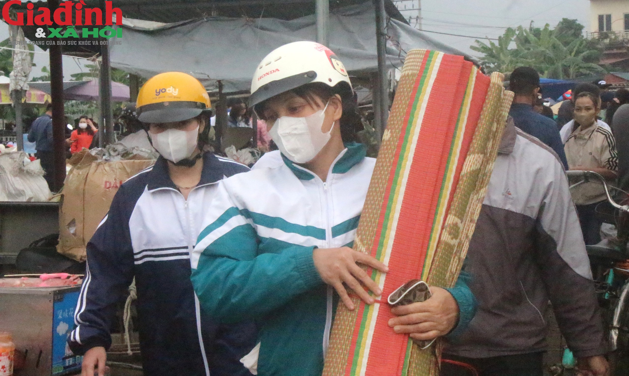 Chợ Vé cuối năm - Nơi lưu giữ những hoài niệm tìm về ký ức xưa - Ảnh 21. Chợ Vé cuối năm - Nơi lưu giữ những hoài niệm tìm về ký ức xưa - Ảnh 21.