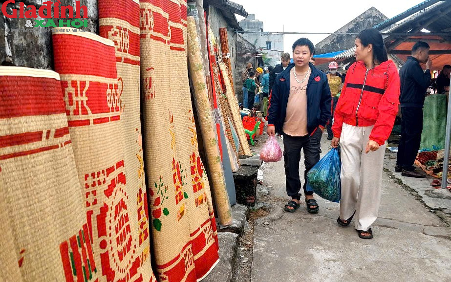 Chợ Tết cuối năm: Nơi lưu giữ hoài niệm về ký ức xưa và hương vị truyền thống