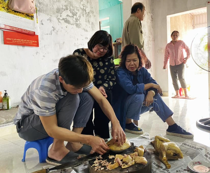 Về Hưng Y&ecirc;n tận thấy cỗ khao l&atilde;o với c&aacute; ch&eacute;p nằm v&otilde;ng chế biến suốt 10 tiếng - Ảnh 8.