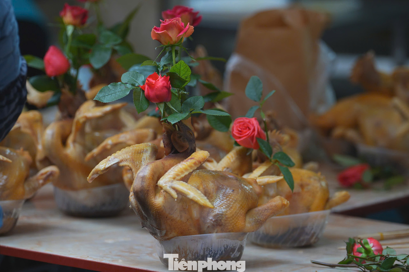 ​Chợ H&agrave; Nội nhộn nhịp ng&agrave;y lễ h&oacute;a v&agrave;ng m&ugrave;ng 3 Tết - Ảnh 7.