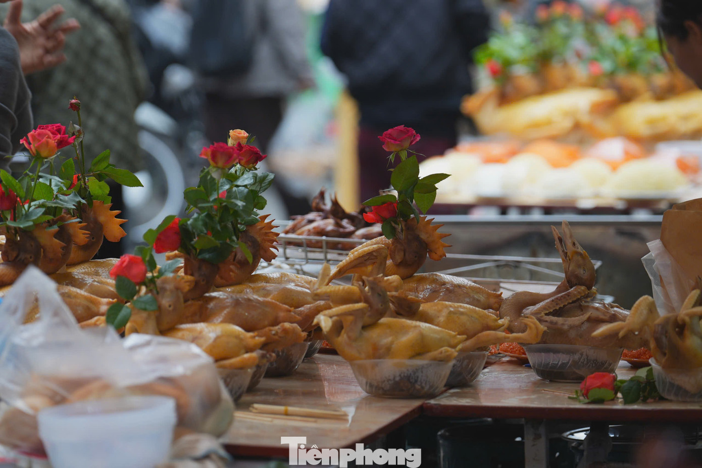 ​Chợ H&agrave; Nội nhộn nhịp ng&agrave;y lễ h&oacute;a v&agrave;ng m&ugrave;ng 3 Tết - Ảnh 12.