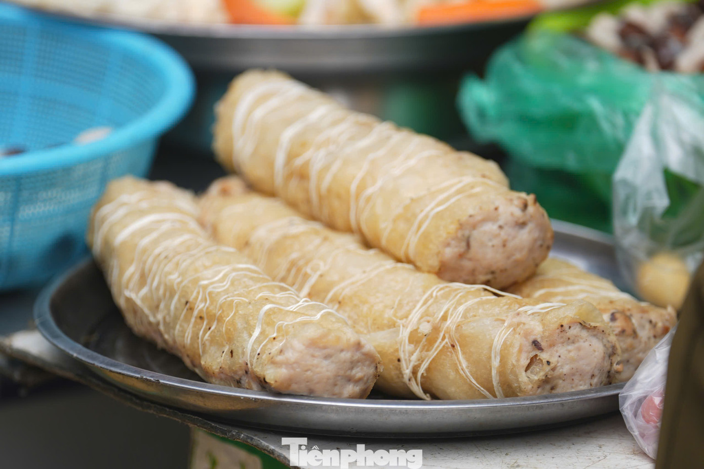 ​Chợ H&agrave; Nội nhộn nhịp ng&agrave;y lễ h&oacute;a v&agrave;ng m&ugrave;ng 3 Tết - Ảnh 9.