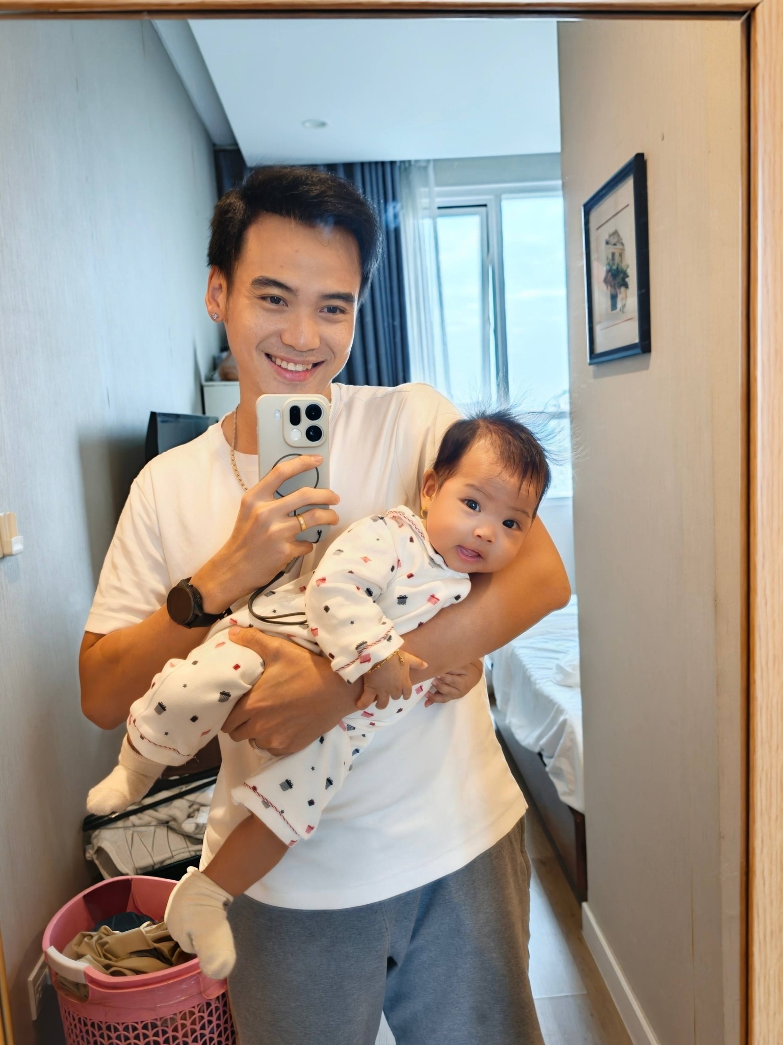 Con gái H'Hen Niê gây sốt với biểu cảm hài hước khi đi giày cao gót - Ảnh 6. Con gái H'Hen Niê gây sốt với biểu cảm hài hước khi đi giày cao gót - Ảnh 6.