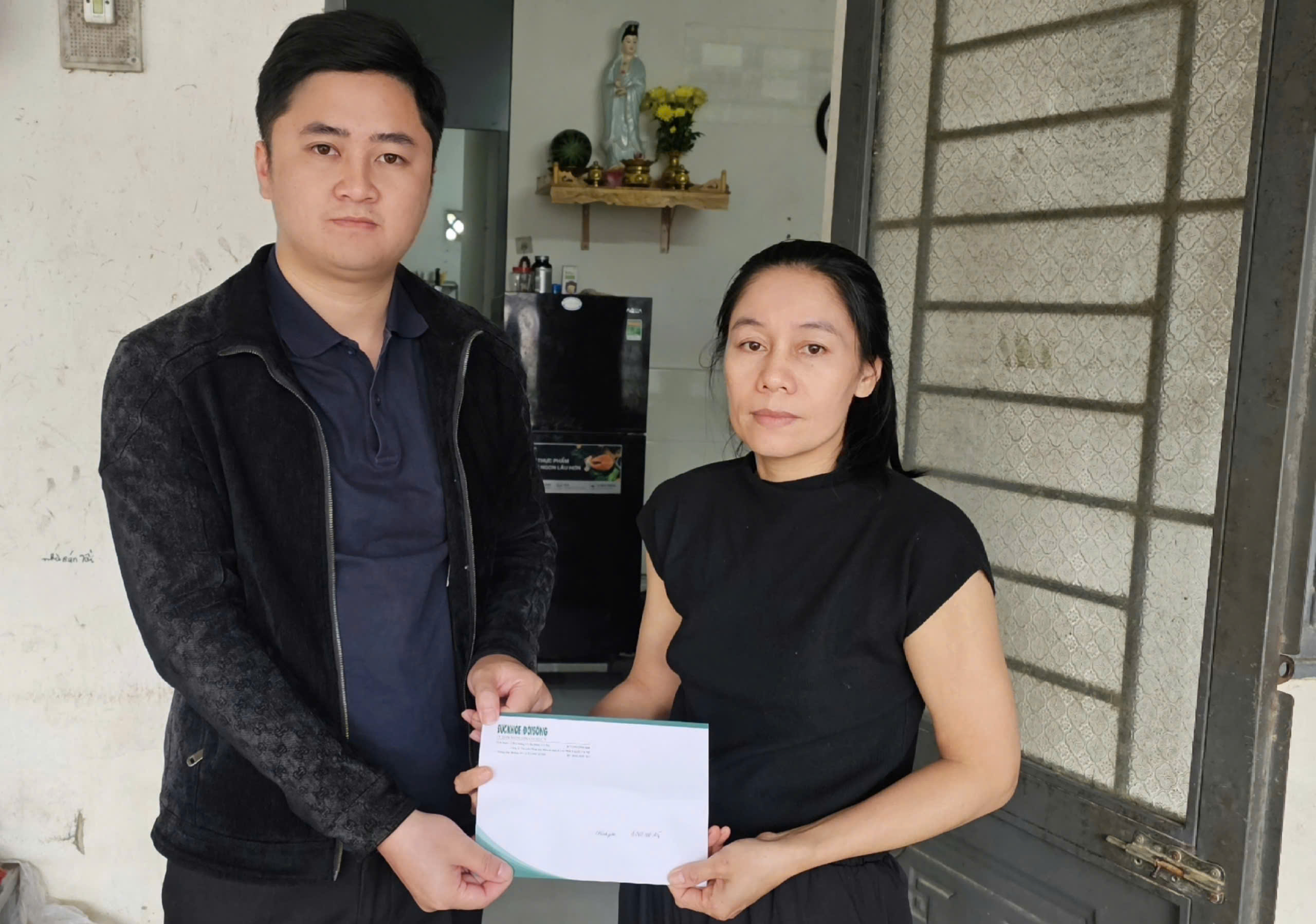 Bạn đọc B&aacute;o Sức khỏe v&agrave; Đời sống tiếp tục sẻ chia với 2 ho&agrave;n cảnh kh&oacute; khăn ở Huế - Ảnh 1.