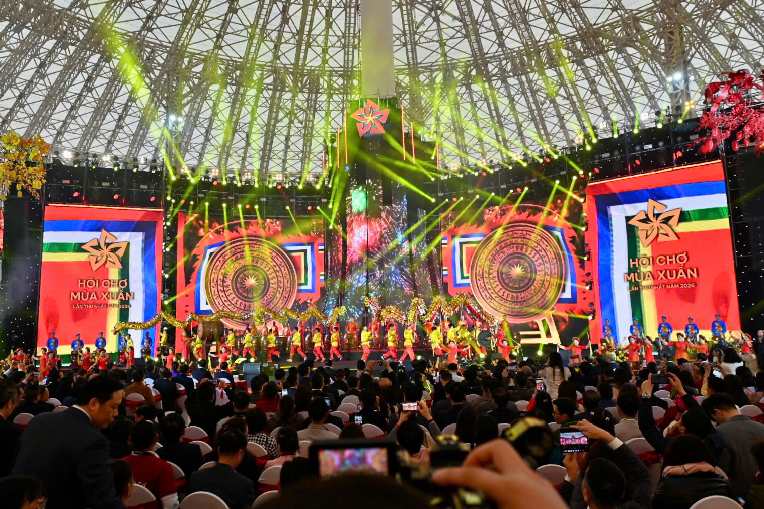 Thủ tướng Phạm Minh Ch&iacute;nh khai mạc Hội chợ M&ugrave;a Xu&acirc;n 2026 tại H&agrave; Nội - Ảnh 3.