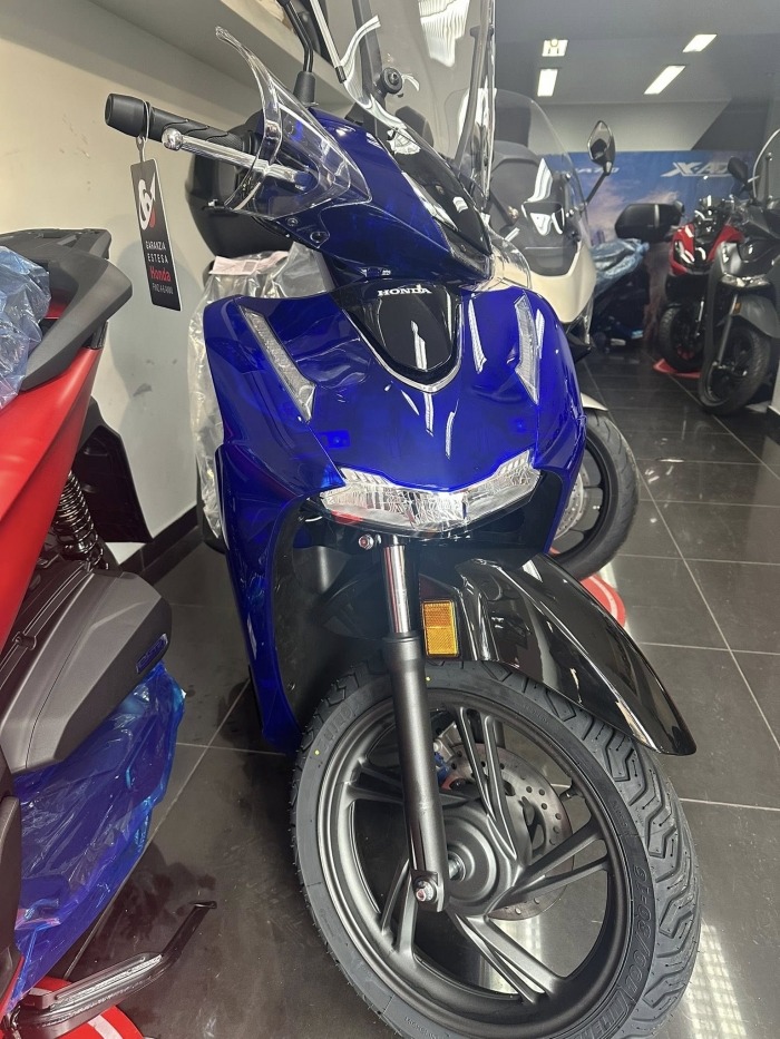 Trải nghiệm Honda SH 2026 gi&aacute; 109 triệu đồng đẹp sang trọng, thiết kế cực chất, c&oacute; phanh ABS liệu đ&aacute;ng tiền? - Ảnh 3.