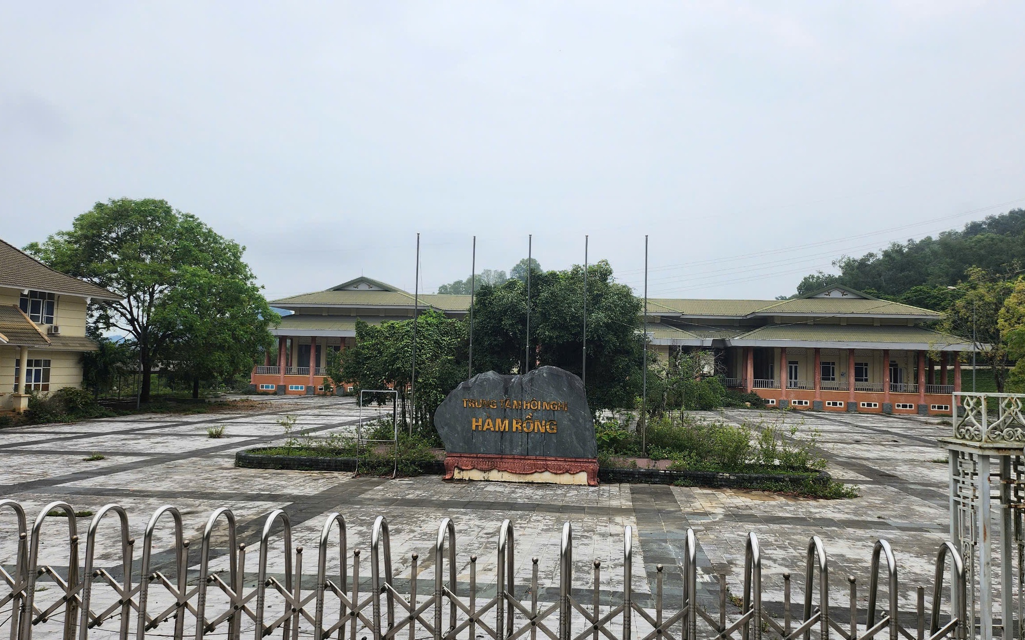 Trung t&acirc;m Hội nghị H&agrave;m Rồng hoang t&agrave;n , cần giải ph&aacute;p cấp b&aacute;ch năm 2026 - Ảnh 7.