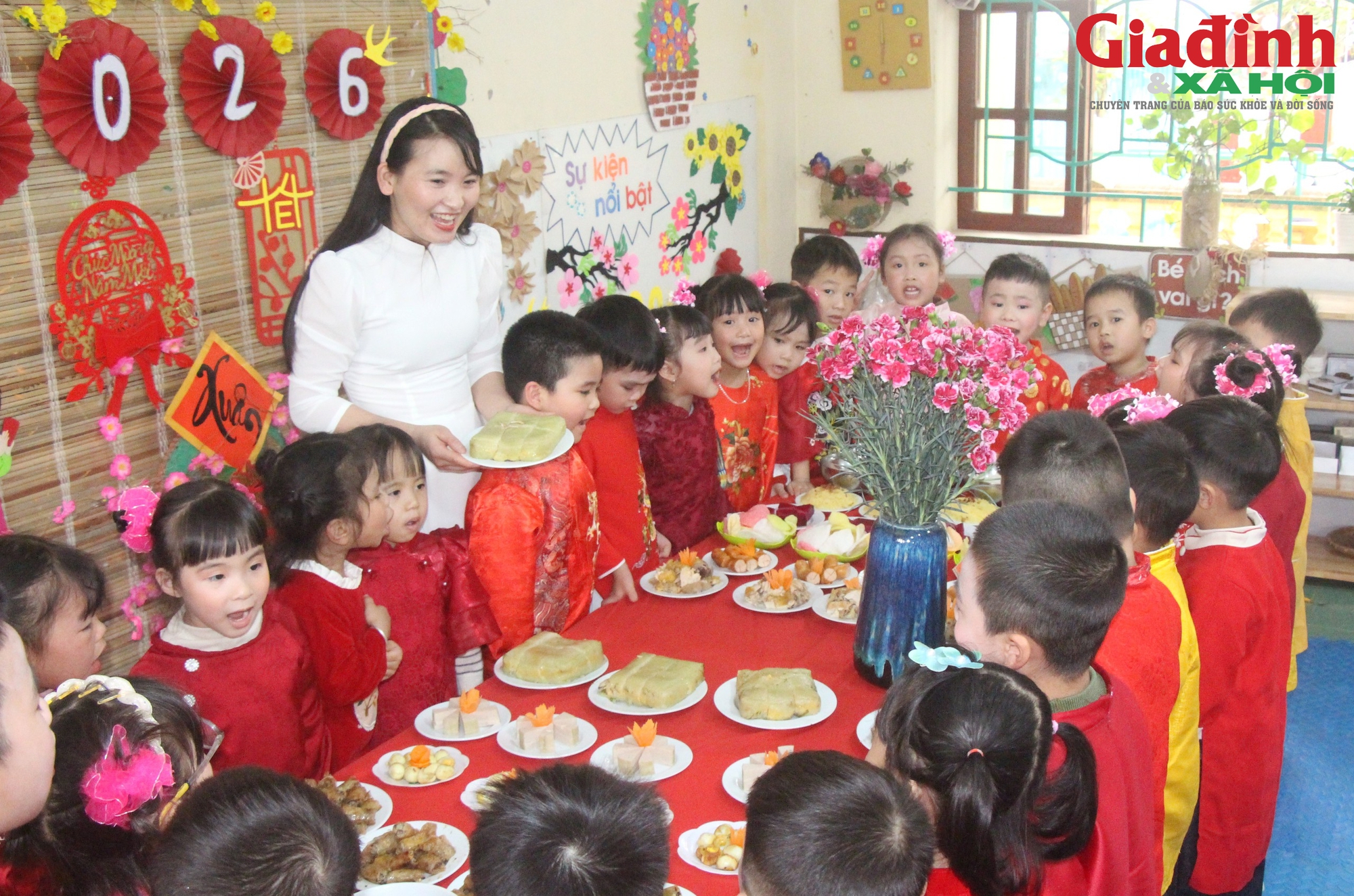 Bữa cơm tất niên 'đặc biệt'của trẻ mầm non: Giáo dục cội nguồn, trải nghiệm Tết cổ truyền - Ảnh 1. Bữa cơm tất niên 'đặc biệt'của trẻ mầm non: Giáo dục cội nguồn, trải nghiệm Tết cổ truyền - Ảnh 1.