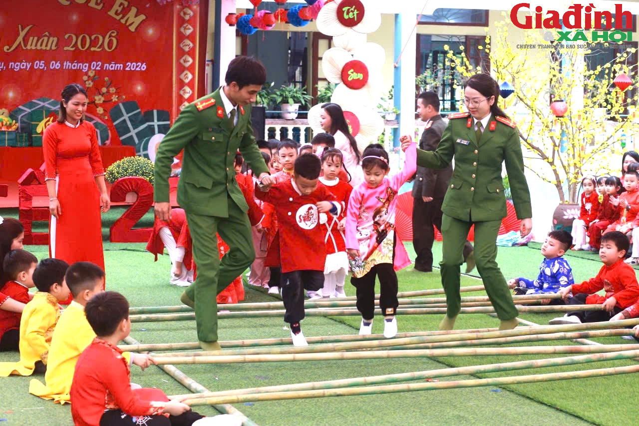 Bữa cơm tất niên 'đặc biệt'của trẻ mầm non: Giáo dục cội nguồn, trải nghiệm Tết cổ truyền - Ảnh 10. Bữa cơm tất niên 'đặc biệt'của trẻ mầm non: Giáo dục cội nguồn, trải nghiệm Tết cổ truyền - Ảnh 10.