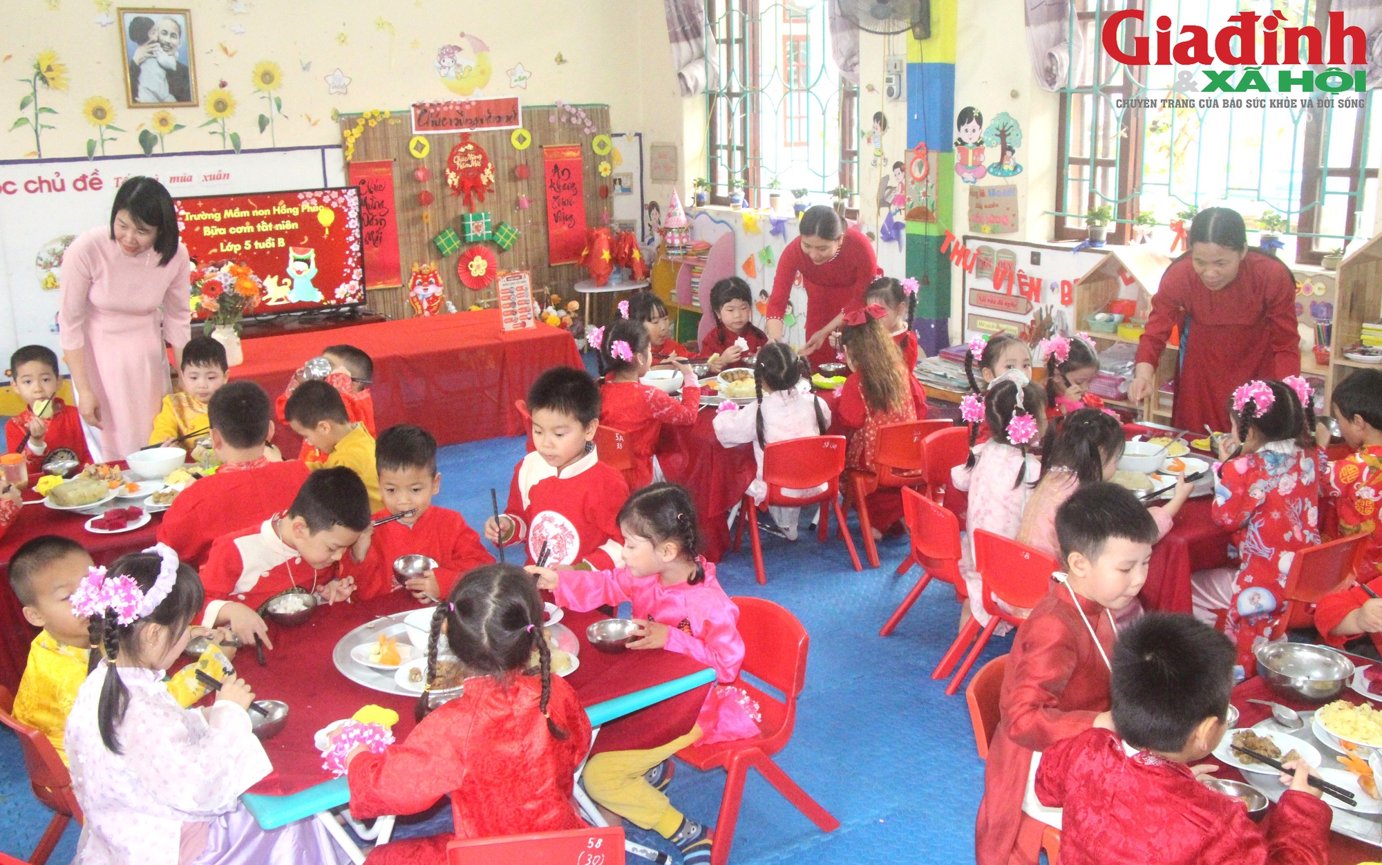 Bữa cơm tất niên 'đặc biệt'của trẻ mầm non: Giáo dục cội nguồn, trải nghiệm Tết cổ truyền - Ảnh 3. Bữa cơm tất niên 'đặc biệt'của trẻ mầm non: Giáo dục cội nguồn, trải nghiệm Tết cổ truyền - Ảnh 3.