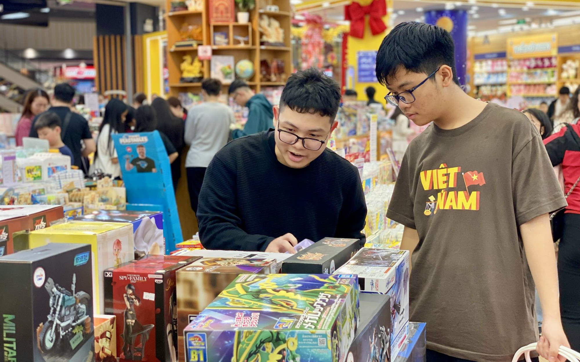 Trung t&acirc;m thương mại, khu vui chơi, giải tr&iacute; chật k&iacute;n kh&aacute;ch những ng&agrave;y đầu năm mới 2026
