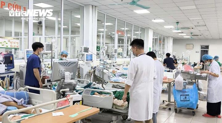 Bữa cơm tất ni&ecirc;n nguội lạnh v&agrave; những b&aacute;c sĩ kh&ocirc;ng nhớ nổi m&ugrave;ng mấy Tết - Ảnh 3.