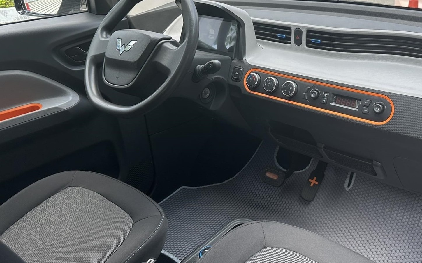 Hatchback hạng A gi&aacute; 185 triệu đồng của Toyota 4 phi&ecirc;n bản t&ugrave;y chọn, thiết kế thể thao, 6 t&uacute;i kh&iacute; an to&agrave;n, rẻ hơn Kia Morning, chỉ ngang Honda SH ph&ugrave; hợp với người chưa gi&agrave;u - Ảnh 1.