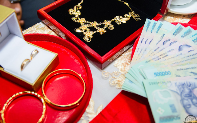 Nên mua vàng cưới khi nào để thu hút tài lộc? - Ảnh 1. Nên mua vàng cưới khi nào để thu hút tài lộc? - Ảnh 1.