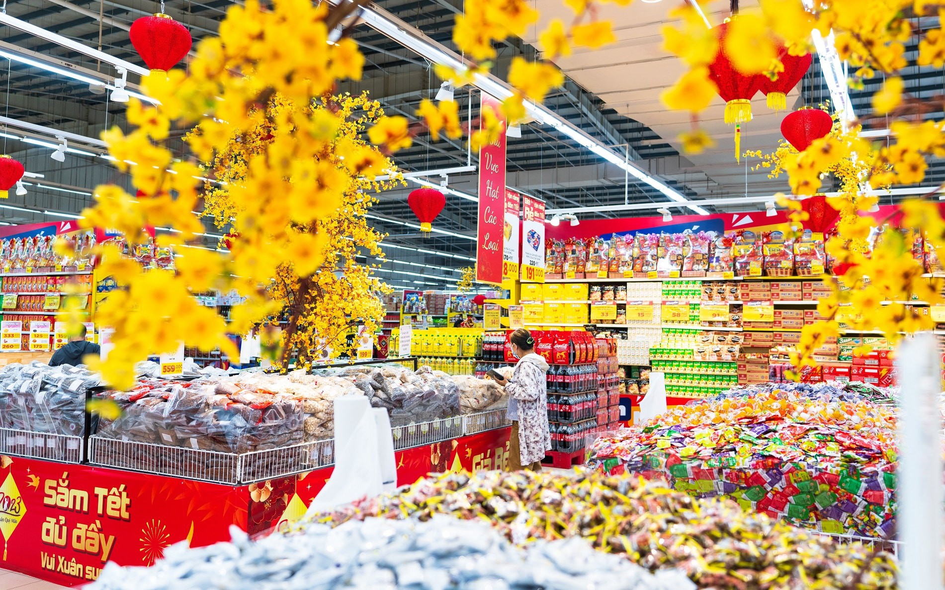 Gi&aacute; bạc h&ocirc;m nay (24/2): Thị trường trong nước biến động mạnh, bi&ecirc;n độ tăng vượt 1,2 triệu đồng/kg - Ảnh 1.