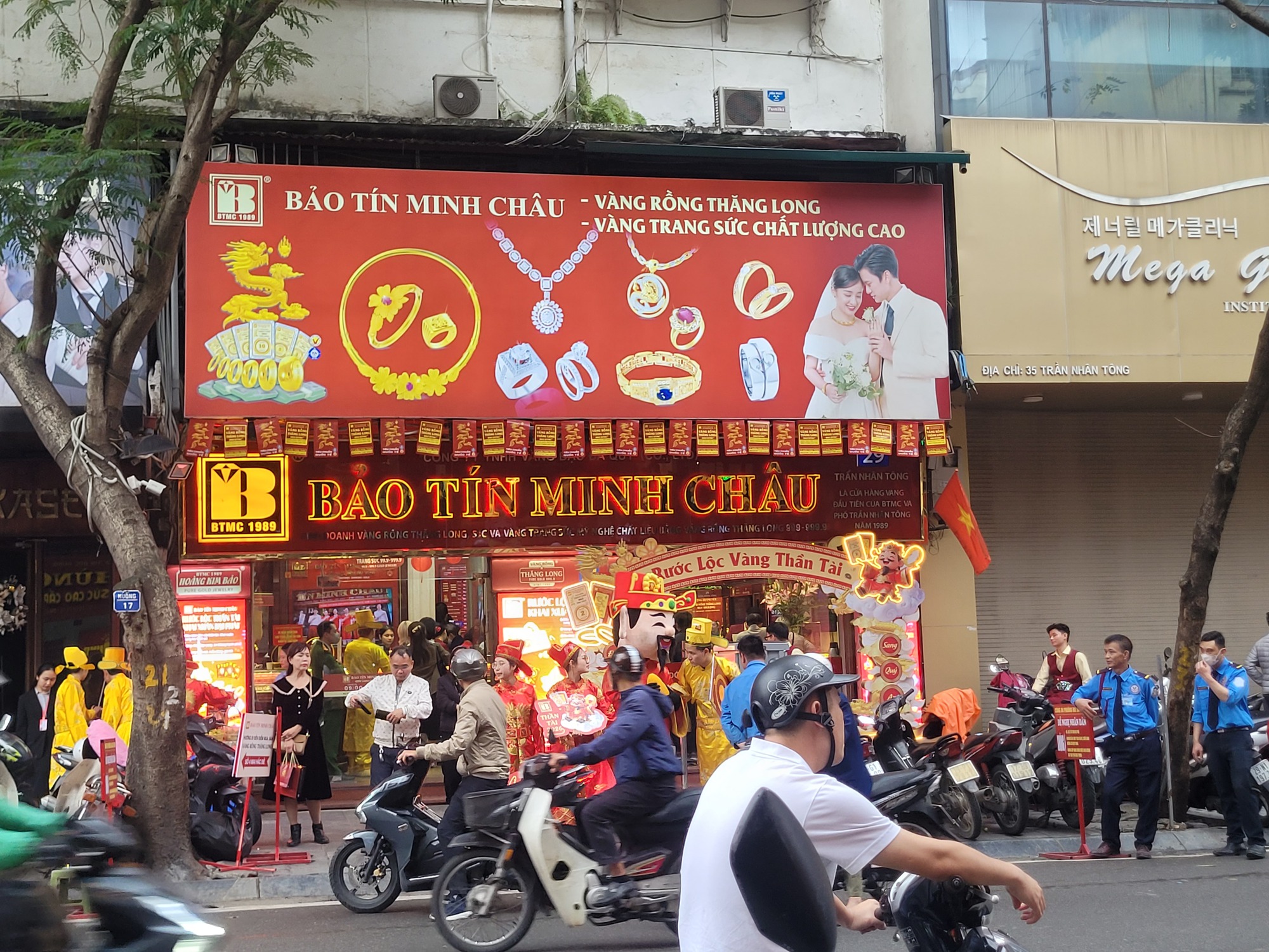 H&agrave; Nội s&ocirc;i động mua v&agrave;ng ng&agrave;y v&iacute;a Thần t&agrave;i 2026: Bảo vệ người ti&ecirc;u d&ugrave;ng hiệu quả - Ảnh 7.