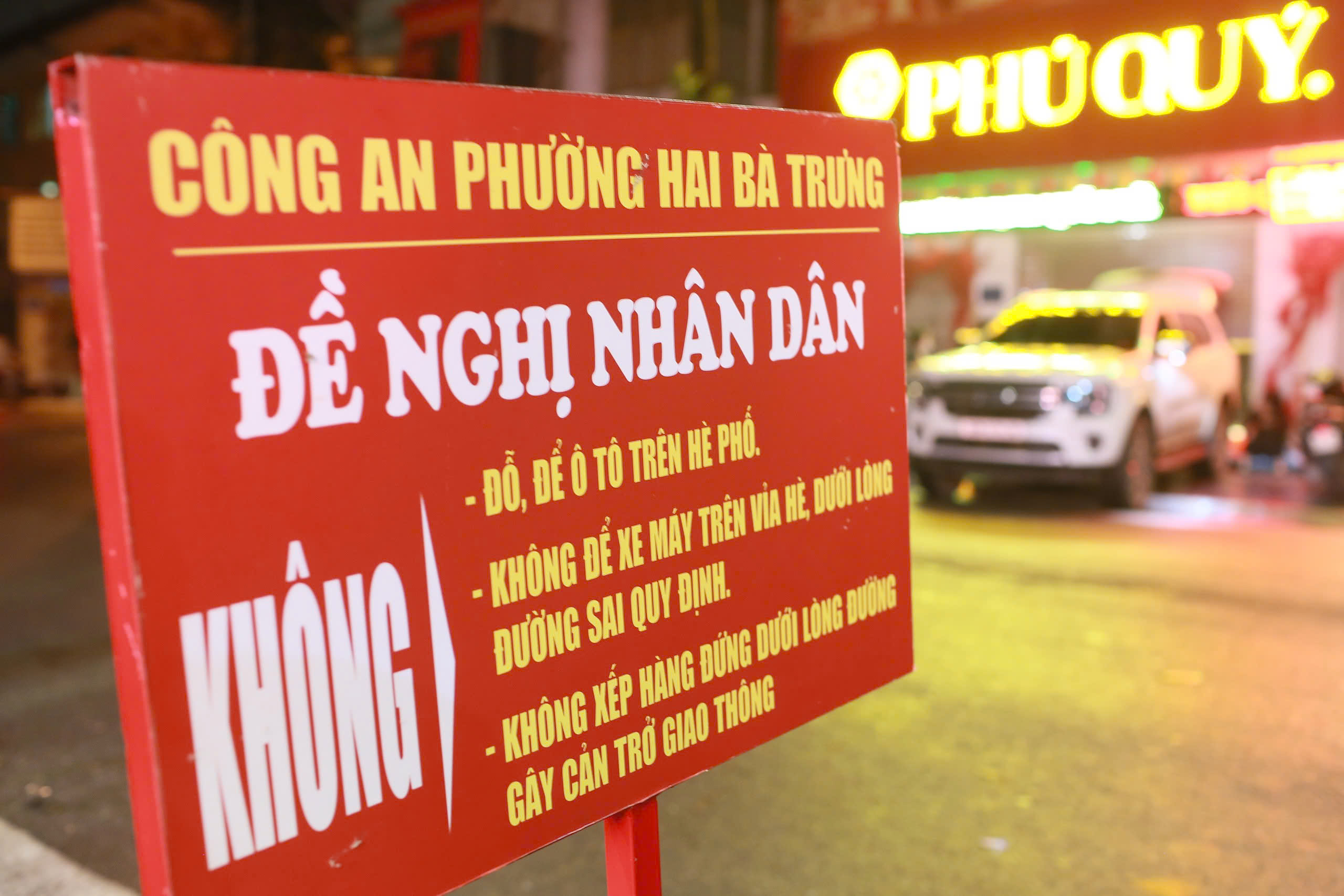 Mua v&agrave;ng ng&agrave;y v&iacute;a Thần T&agrave;i tại H&agrave; Nội: &Ocirc;ng B&igrave;nh ki&ecirc;n nhẫn xếp h&agrave;ng suốt đ&ecirc;m - Ảnh 8.