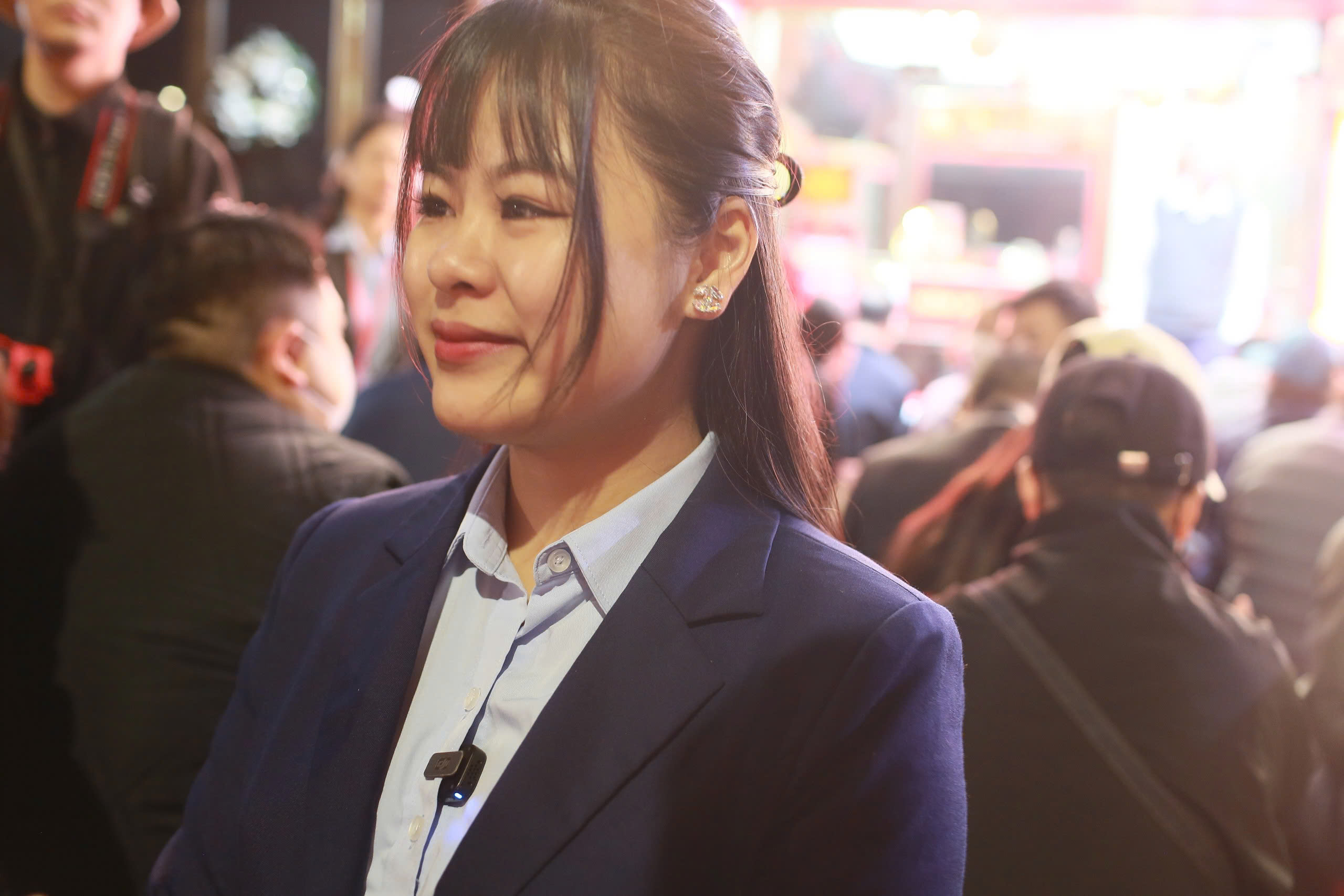 Mua v&agrave;ng ng&agrave;y v&iacute;a Thần T&agrave;i tại H&agrave; Nội: &Ocirc;ng B&igrave;nh ki&ecirc;n nhẫn xếp h&agrave;ng suốt đ&ecirc;m - Ảnh 5.