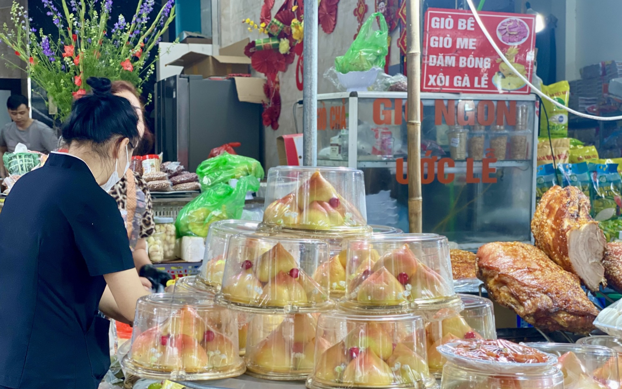 Những loại hoa n&agrave;o đang được chị em thi nhau &lsquo;săn đ&oacute;n&rsquo; trong dịp Rằm th&aacute;ng Gi&ecirc;ng năm 2026? - Ảnh 18.