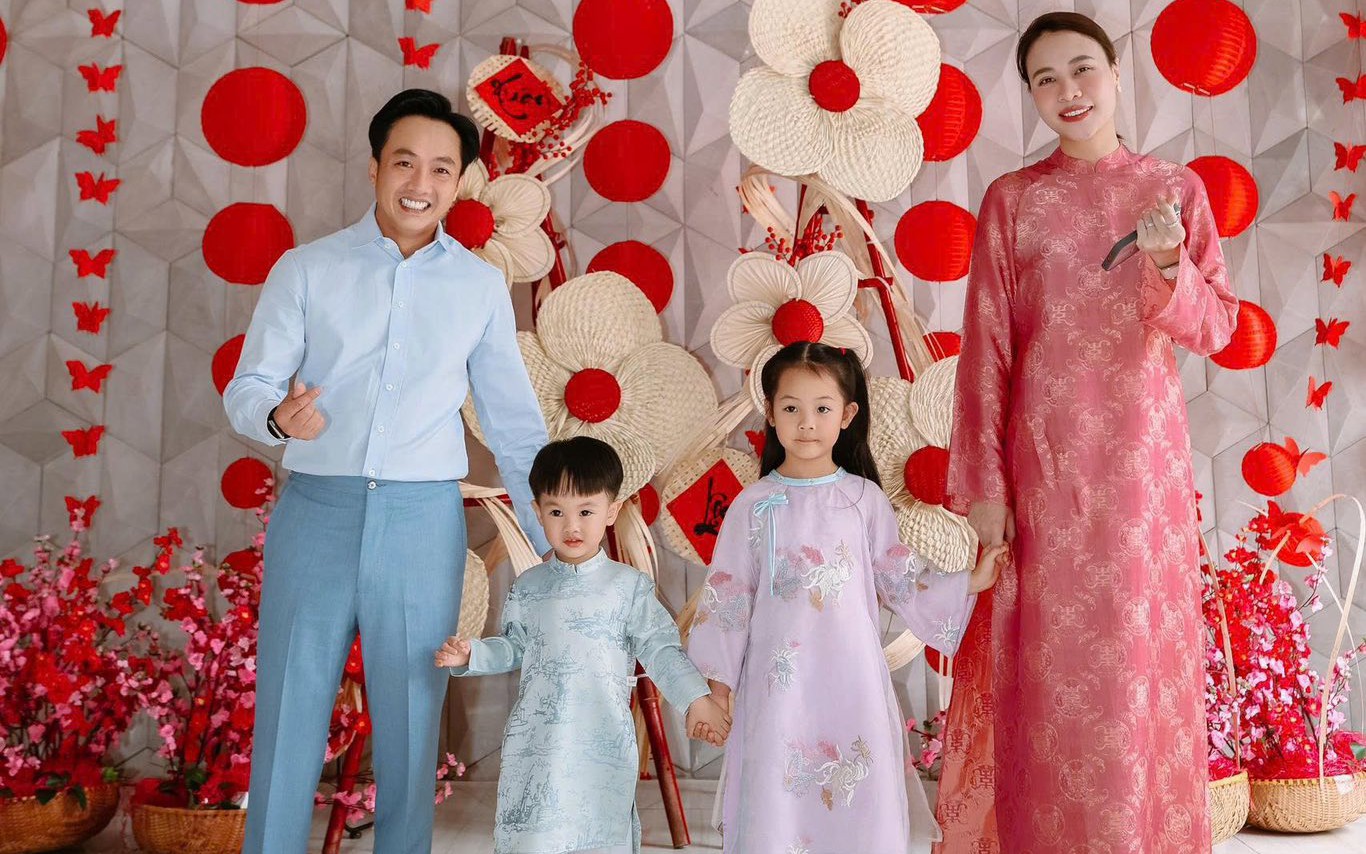 Ảnh khai xu&acirc;n vi&ecirc;n m&atilde;n của gia đ&igrave;nh Cường Đ&ocirc; la - Đ&agrave;m Thu Trang
