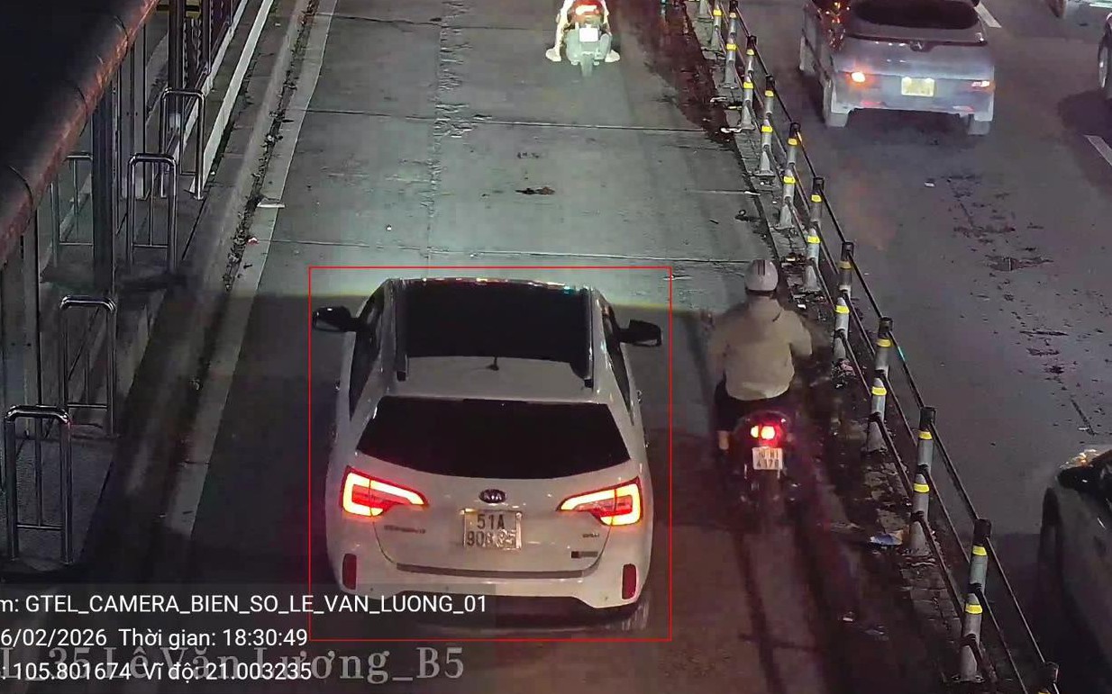 H&agrave; Nội: Camera AI tr&iacute;ch xuất danh s&aacute;ch 21 trường hợp vượt đ&egrave;n đỏ từ ng&agrave;y 26/2 - 27/2