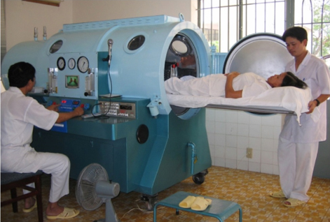 Em b&eacute; sống thực vật "hồi sinh" nhờ điều trị bằng thở oxy cao &aacute;p: Từ một ca bệnh kỳ diệu đến một hướng đi mới - Ảnh 5.