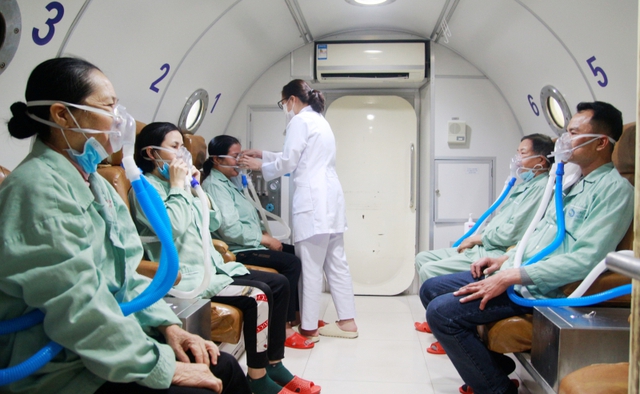 Em b&eacute; sống thực vật "hồi sinh" nhờ điều trị bằng thở oxy cao &aacute;p: Từ một ca bệnh kỳ diệu đến một hướng đi mới - Ảnh 4.