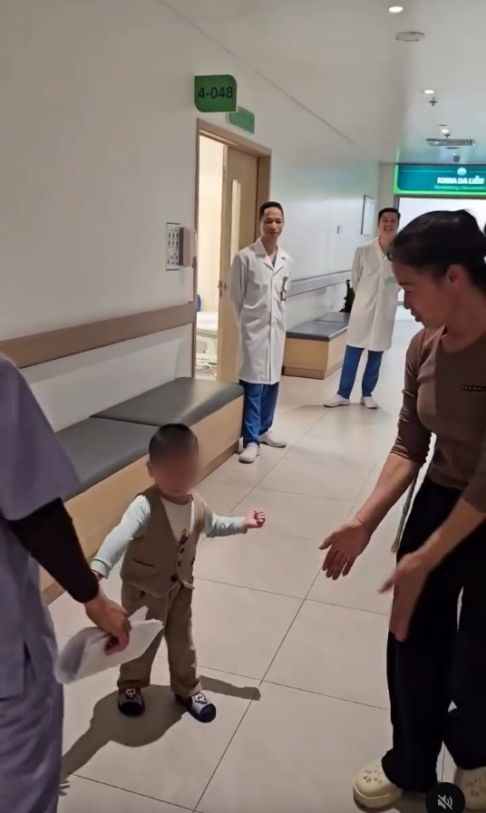 Em b&eacute; sống thực vật "hồi sinh" nhờ điều trị bằng thở oxy cao &aacute;p: Từ một ca bệnh kỳ diệu đến một hướng đi mới - Ảnh 1.