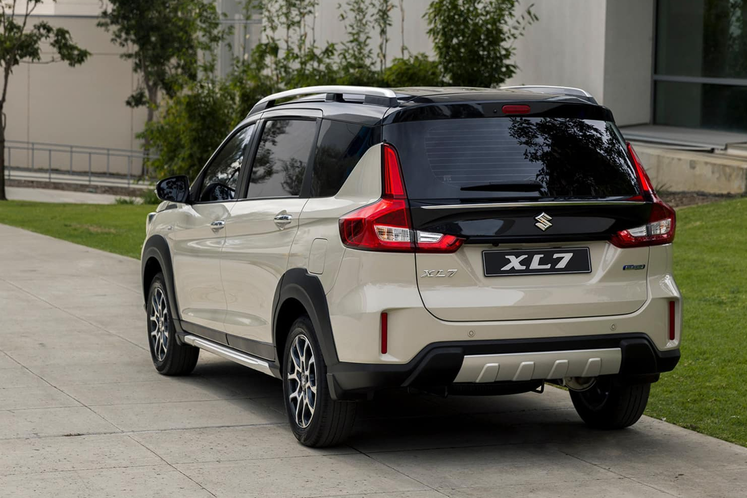 Trải nghiệm MPV 7 chỗ Suzuki XL7 hybrid gi&aacute; 599 triệu đồng b&aacute;n ở Việt Nam thiết kế mạnh mẽ, trang bị đẳng cấp, si&ecirc;u tiết kiệm xăng, xịn hơn Toyota Yaris Cross hybrid, Honda HR-V hybrid  - Ảnh 3.