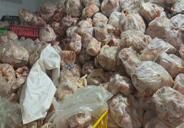 Ph&aacute;t hiện cơ sở giết mổ gia cầm trữ 10 tấn thịt g&agrave; kh&ocirc;ng nguồn gốc, xuất xứ  - Ảnh 2.