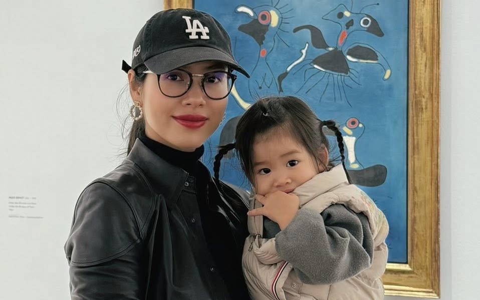 Khoảnh khắc đ&aacute;ng y&ecirc;u của con g&aacute;i H'Hen Ni&ecirc; v&agrave; Vũ Ho&agrave;ng My g&acirc;y sốt - Ảnh 1.