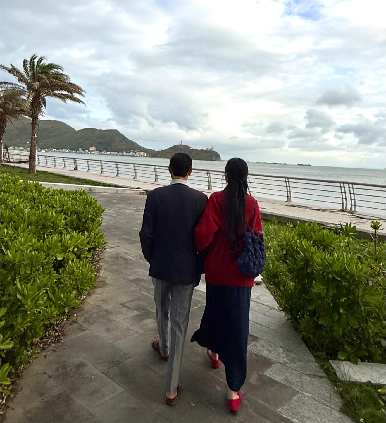 Bố mẹ vợ MC Quyền Linh g&acirc;y ch&uacute; &yacute; với diện mạo U90 , U80 khỏe mạnh - Ảnh 3.