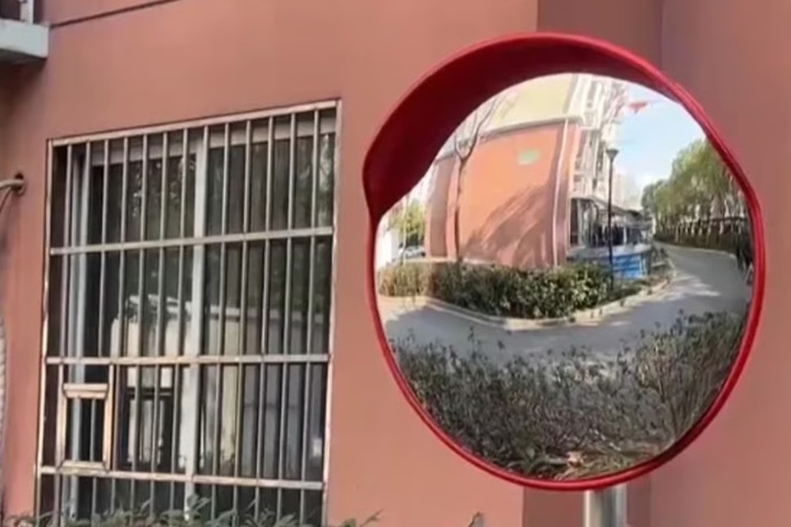 Tai nạn giao th&ocirc;ng do chỉnh gương cầu lồi: C&acirc;u chuyện cảnh tỉnh từ Thượng Hải - Ảnh 1.