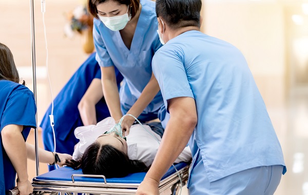 Người phụ nữ 70 tuổi nhồi m&aacute;u cơ tim l&uacute;c nửa đ&ecirc;m từ dấu hiệu nhiều người bỏ qua - Ảnh 1.