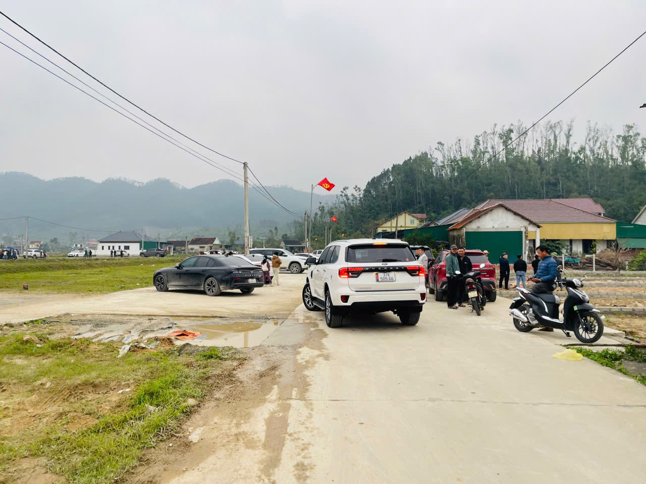 Sốt đất ăn theo quy hoạch ở Nghệ An, tr&uacute;ng đấu gi&aacute; rồi bỏ cọc - Ảnh 4.