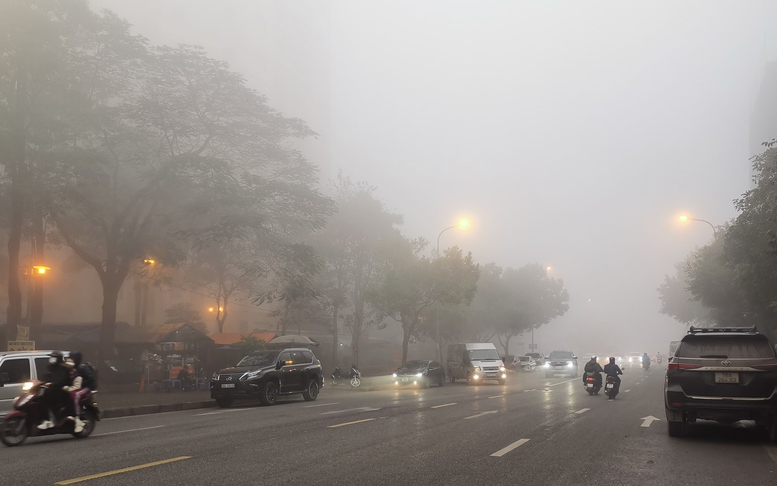 H&agrave;ng triệu người d&acirc;n H&agrave; Nội v&agrave; miền Bắc ng&aacute;n ngẩm điệp kh&uacute;c thời tiết k&eacute;o d&agrave;i trước khi đ&oacute;n kh&ocirc;ng kh&iacute; lạnh