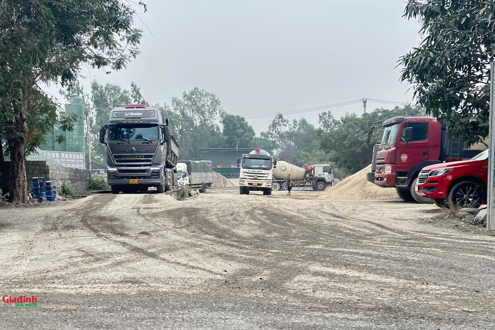 H&agrave; Nội: Trạm trộn b&ecirc; t&ocirc;ng g&acirc;y &ocirc; nhiễm kh&oacute;i bụi , ảnh hưởng nghi&ecirc;m trọng đời sống d&acirc;n cư - Ảnh 2.