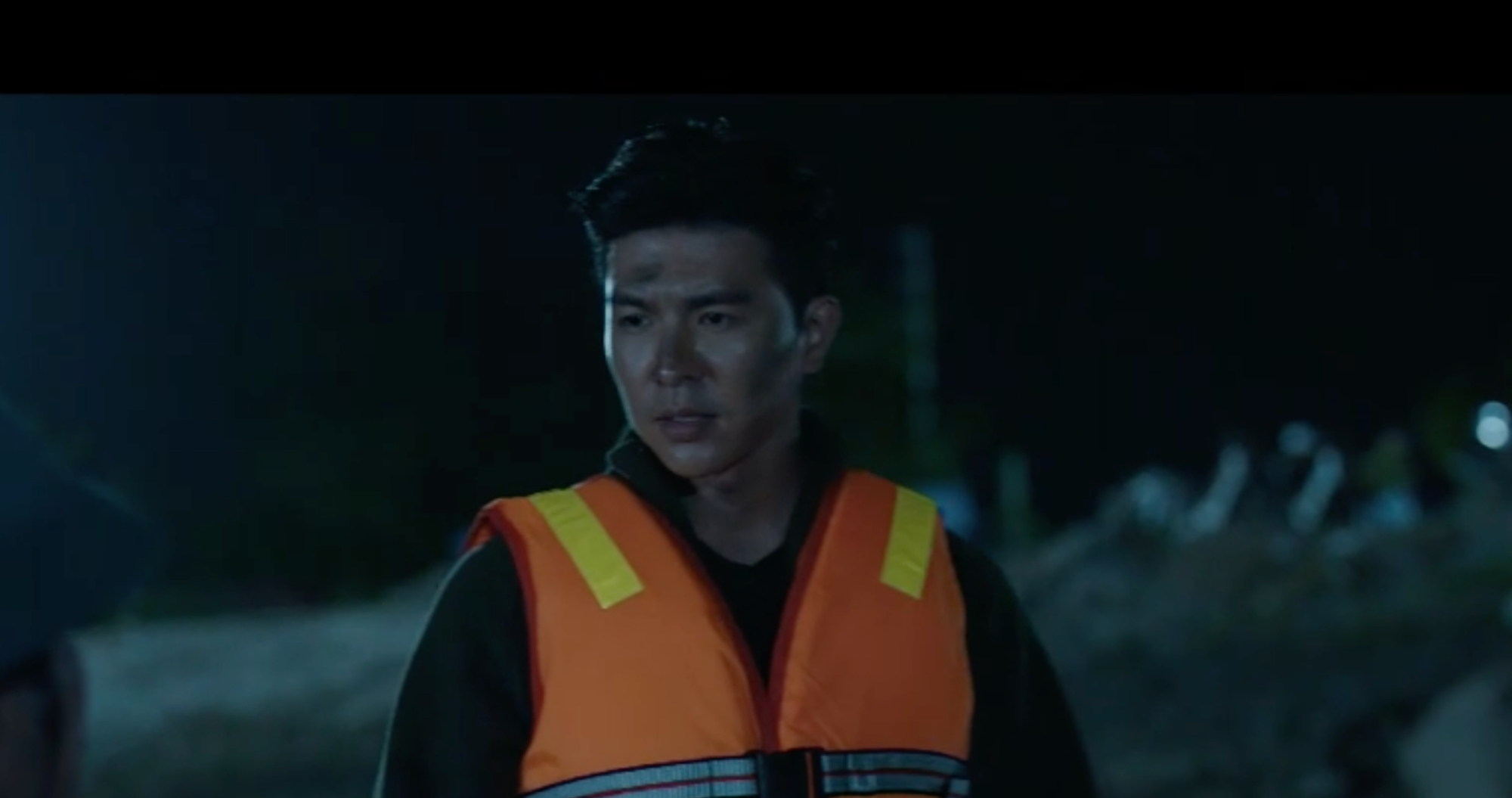 Kh&ocirc;ng giới hạn - Tập 4: Lợi viết tường tr&igrave;nh sau vụ cứu hộ t&agrave;u du lịch bốc ch&aacute;y - Ảnh 3.